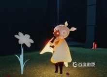 光遇神庙旁的小先锋在哪？_光遇攻略_神奇下载
